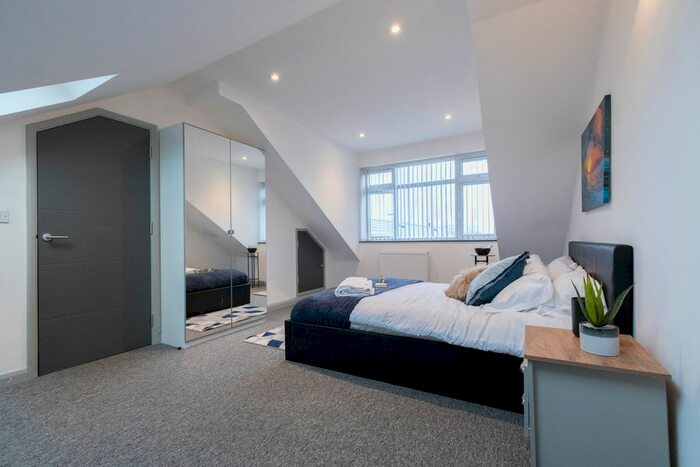 1 Bedroom Flat To Rent In Market Street, Watford, WD18