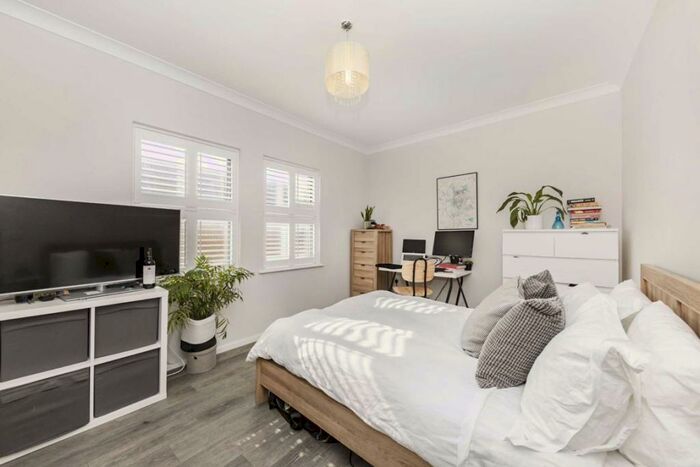 2 Bedroom Flat To Rent In Harberson Road, Balham, SW12