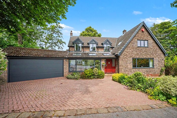 3 Bedroom Detached House For Sale In Brendon Drive, Birkby, Huddersfield, HD2