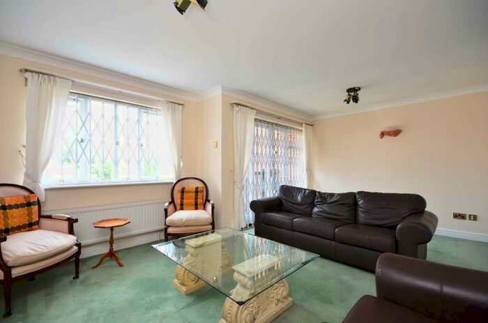 4 Bedroom House To Rent In Holders Hill Crescent, Mill Hill East, London, NW4