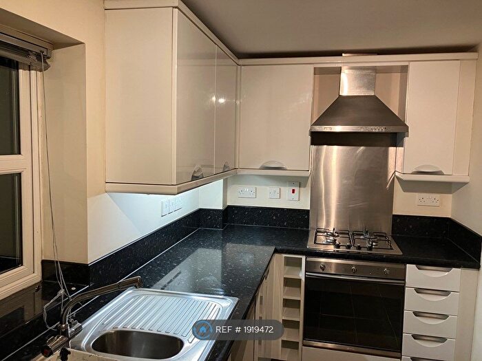 2 Bedroom Flat To Rent In Uttoxeter, Uttoxeter, ST14