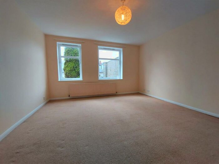 2 Bedroom Flat To Rent In Gairn Road, Holburn, Aberdeen, AB10