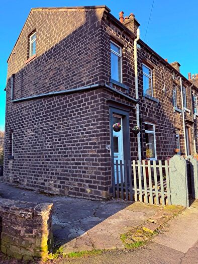 3 Bedroom Terraced House To Rent In Brougham Road, HD7