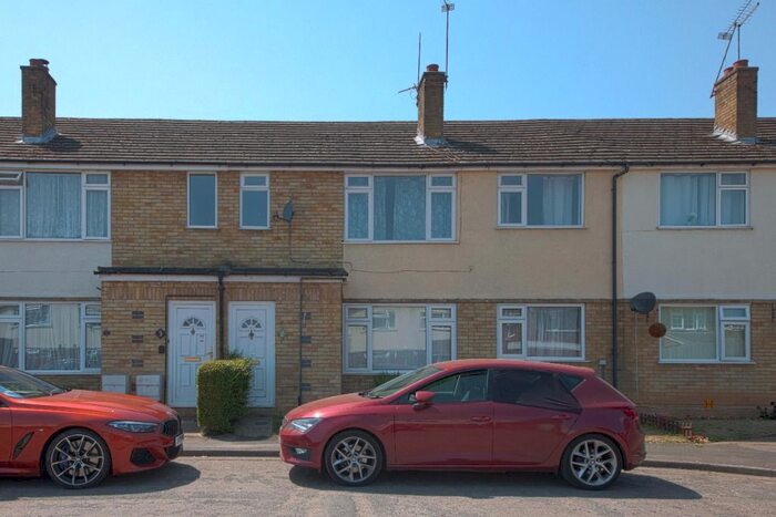 2 Bedroom Maisonette To Rent In Green Close, Maidenhead, SL6