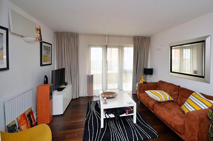 1 Bedroom Flat To Rent In Morton Road, East Canonbury, London, N1