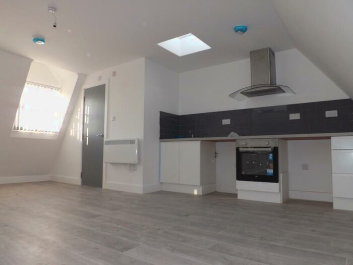 Apartment To Rent In Bromham Road, MK40