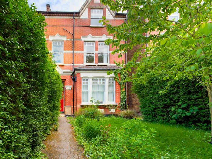 2 Bedroom Flat To Rent In Norwood Road, London, SE24