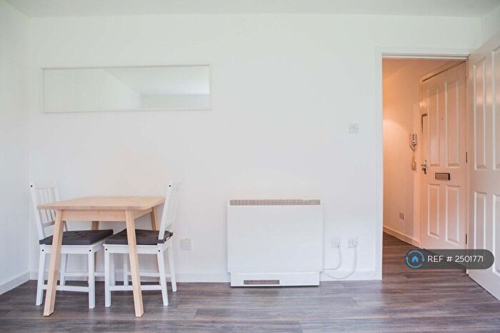 1 Bedroom Flat To Rent In Tullis Gardens, Glasgow, G40
