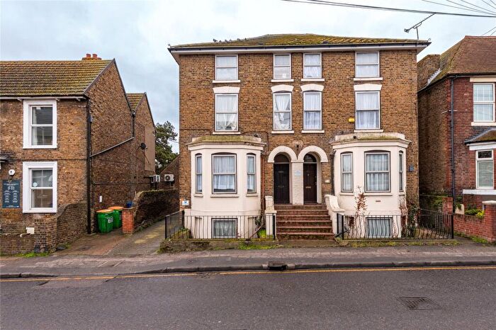 1 Bedroom Apartment To Rent In Park Road, Sittingbourne, Kent, ME10