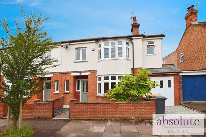 4 Bedroom Semi-Detached House To Rent In Bradgate Road, Bedford, MK40
