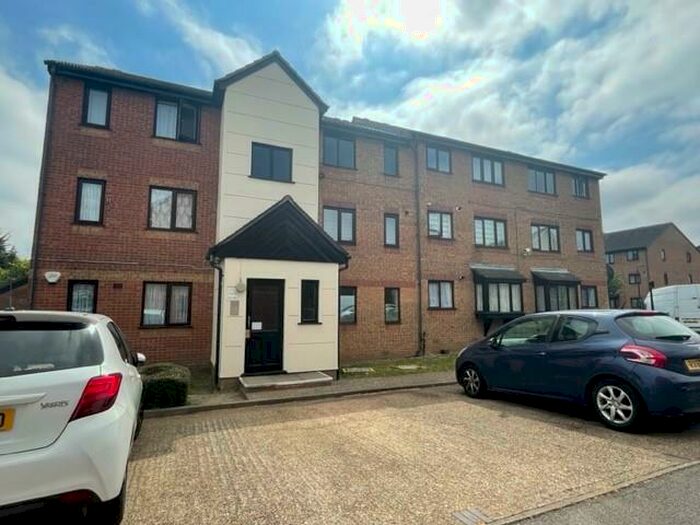 1 Bedroom Flat To Rent In Plowman Close, London, N18
