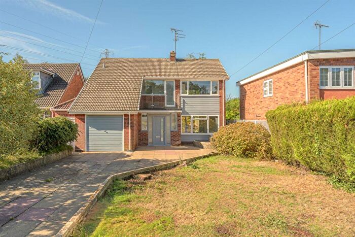 3 Bedroom Detached House For Sale In Quentin Drive, Dudley, DY1