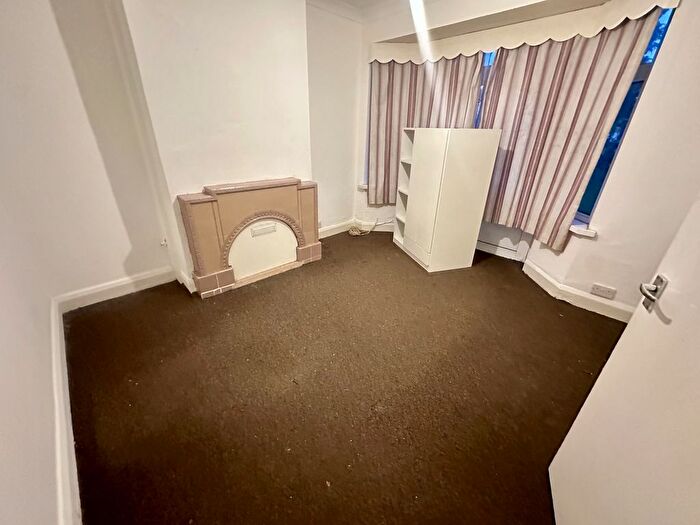 3 Bedroom Terraced House To Rent In Derwent Road, Southall, UB1