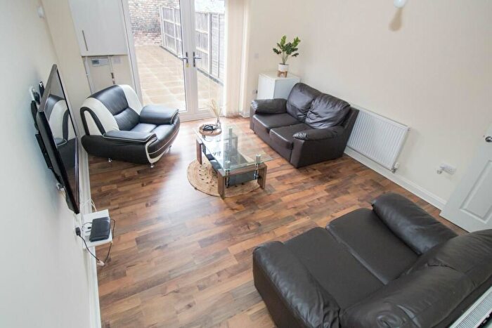 4 Bedroom Flat To Rent In Leander Road, London, SW2