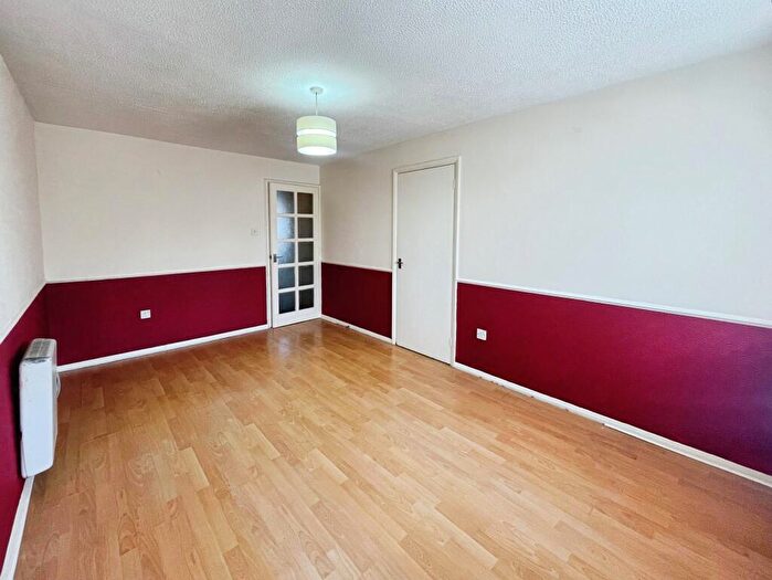 1 Bedroom Flat To Rent In Curzon Drive, Grays, RM17