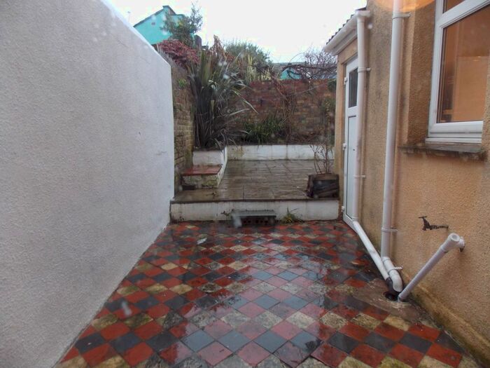 2 Bedroom End Of Terrace House To Rent In Merrywood Close, Southville, Bristol, BS3