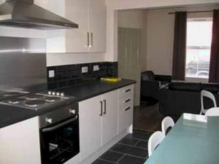 6 Bedroom Flat To Rent In Brunswick Street, Sheffield, S10