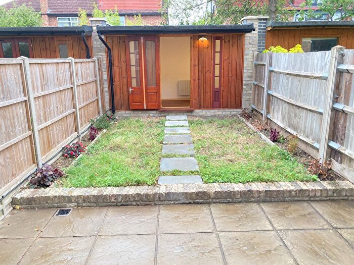 2 Bedroom Flat To Rent In Very Near Gunnersbury Gardens Area, Acton Town, W3