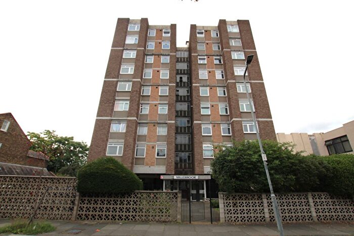 2 Bedroom Flat For Sale In Valebrook, Park Avenue, Ilford, IG1