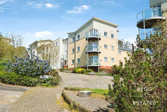 2 Bedroom Flat For Sale In Oak Hill Road, Torquay, TQ1