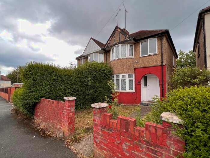 3 Bedroom Semi-Detached House To Rent In River Way, Luton, LU3