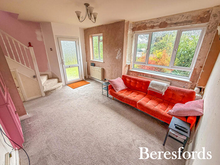 3 Bedroom End Of Terrace House For Sale In St. Marys Lane, North Ockendon, RM14