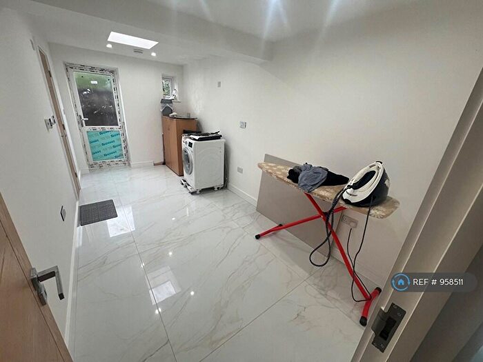 Studio To Rent In Crosthwaite Way, Slough, SL1