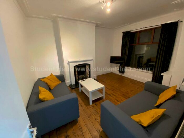 4 Bedroom House To Rent In Preston Road, Levenshulme, M19