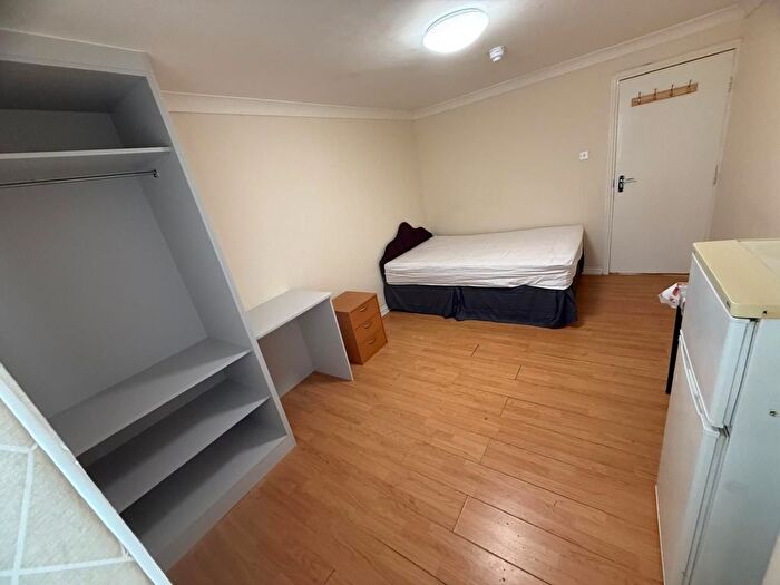 2 Bedroom Semi-Detached House To Rent In A East Avenue, Hayes, UB3