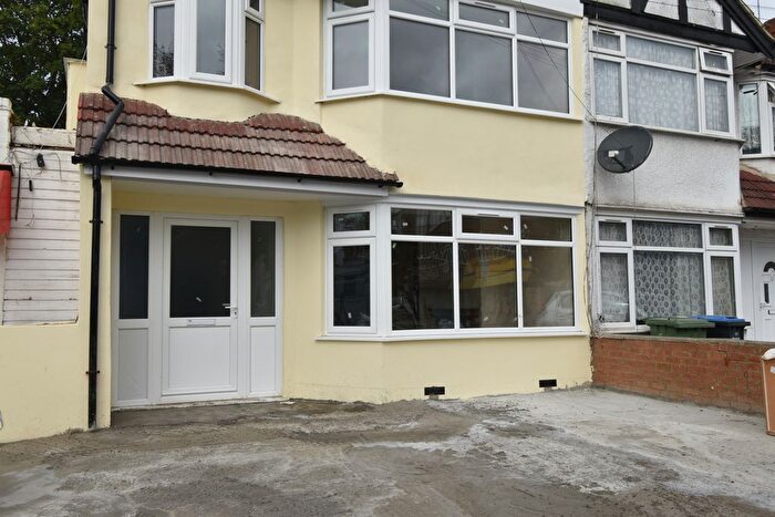 3 Bedroom Semi-Detached House To Rent In Wembley, HA0