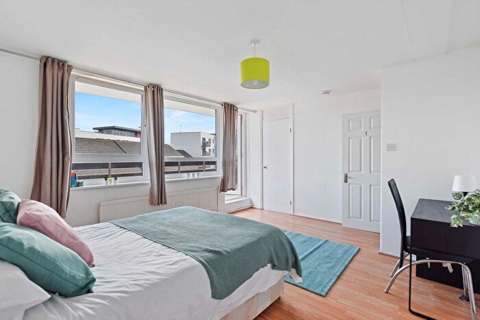 5 Bedroom Flat To Rent In Millender Walk, Surrey Quay, SE16