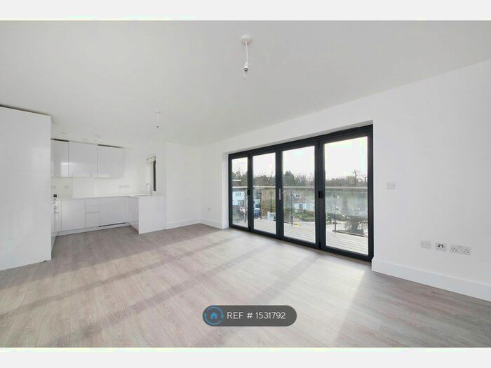 2 Bedroom Flat To Rent In Paul Court, London, SE19