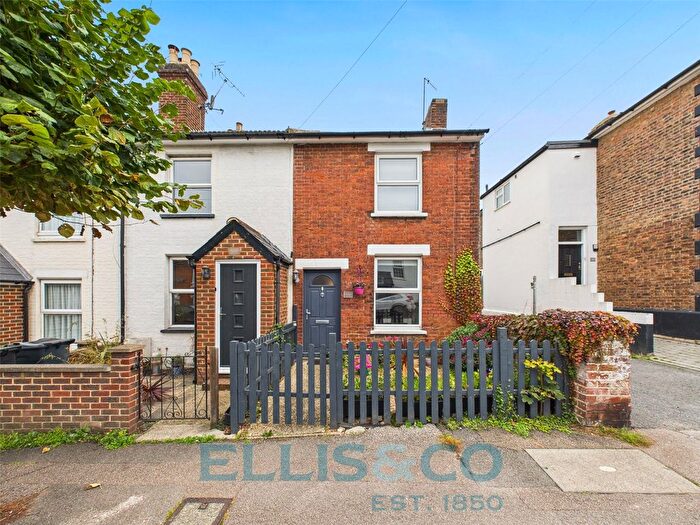 2 Bedroom End Of Terrace House For Sale In Lavender Hill, Tonbridge, Kent, TN9