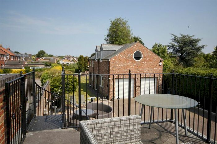 6 Bedroom Detached House To Rent In Common Road, Dunnington, York, YO19