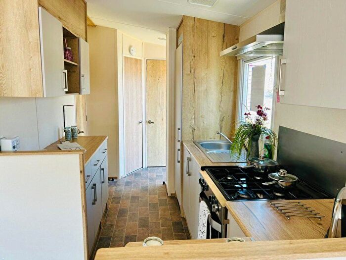 2 Bedroom Park Home For Sale In Hedley Wood Holiday Park, EX22