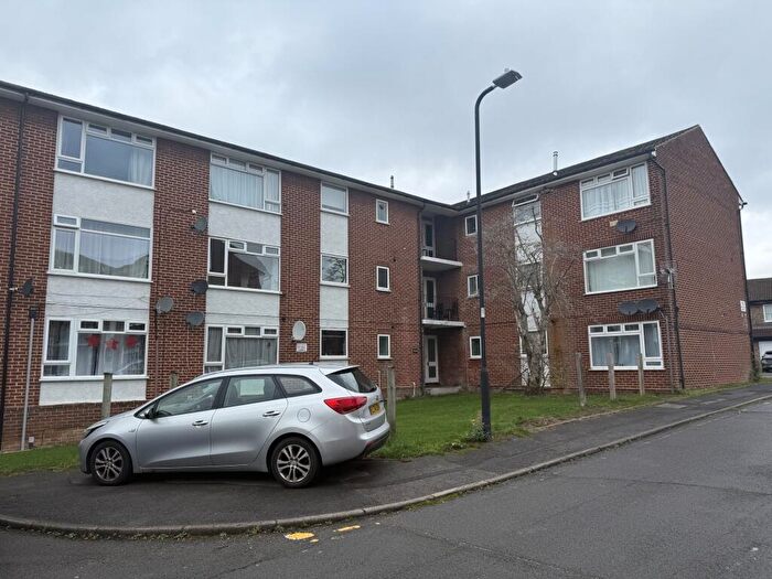 2 Bedroom Flat For Sale In Sandringham Court, Slough, Berkshire, SL1