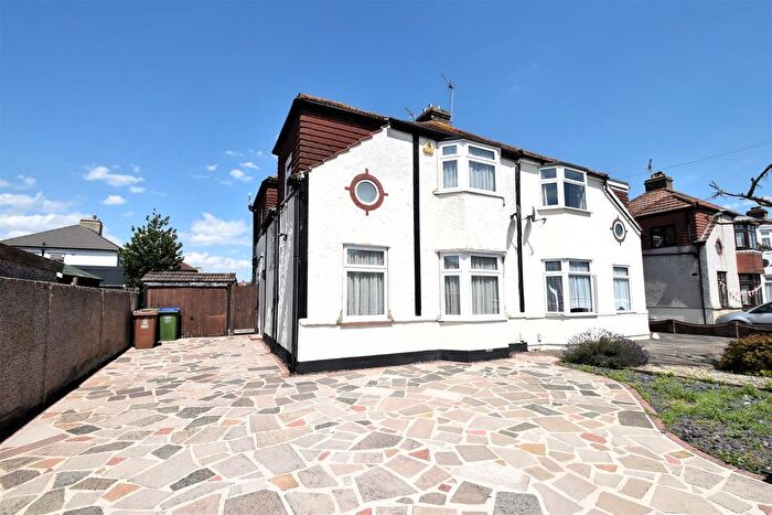 3 Bedroom Semi-Detached House To Rent In Somersham Road, Bexleyheath, DA7