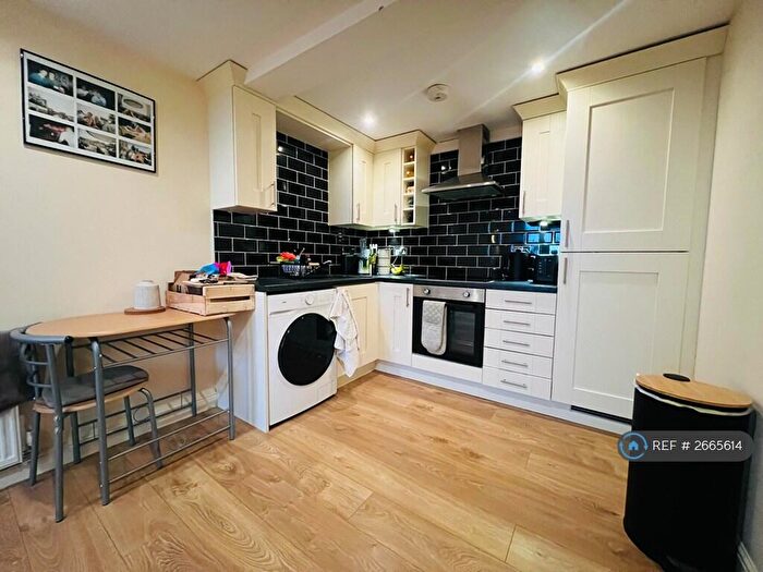 2 Bedroom Flat To Rent In Richardshaw Lane, Pudsey, LS28