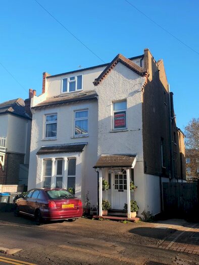 1 Bedroom Flat To Rent In King Charles Road, Surbiton, KT5