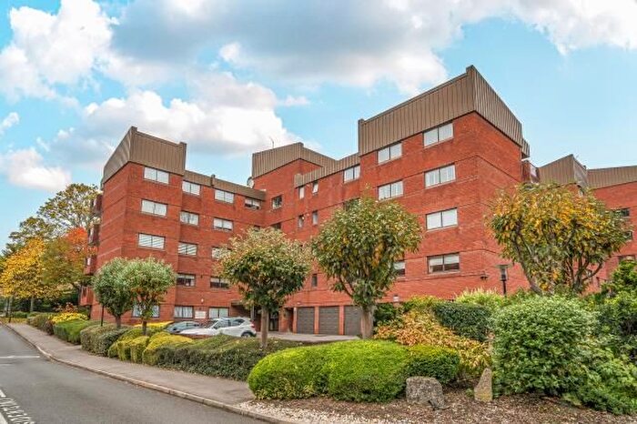 3 Bedroom Flat For Sale In Spencer Close, London, N3
