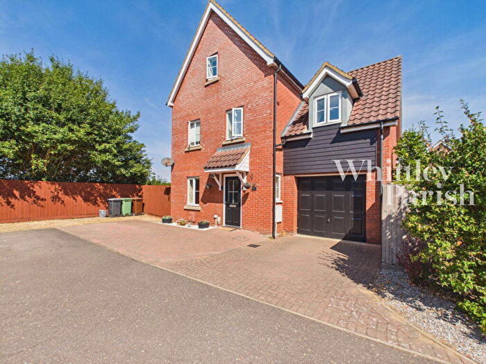 4 Bedroom Detached House For Sale In Lime Tree Avenue, Long Stratton, Norwich, NR15