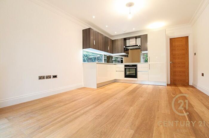 2 Bedroom Apartment To Rent In Beaufort Road, Kingston Upon Thames, KT1