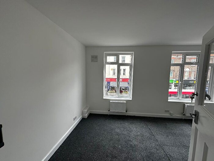 3 Bedroom Flat To Rent In High Street, Orpington, Kent, BR6