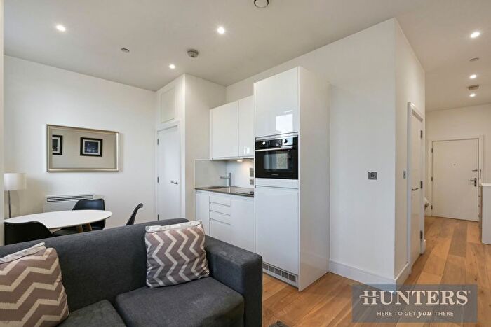 1 Bedroom Flat For Sale In Douglas Road, Hounslow, TW3