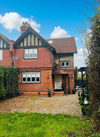 3 Bedroom Semi Detached House For Sale In High Road, Epping, CM16