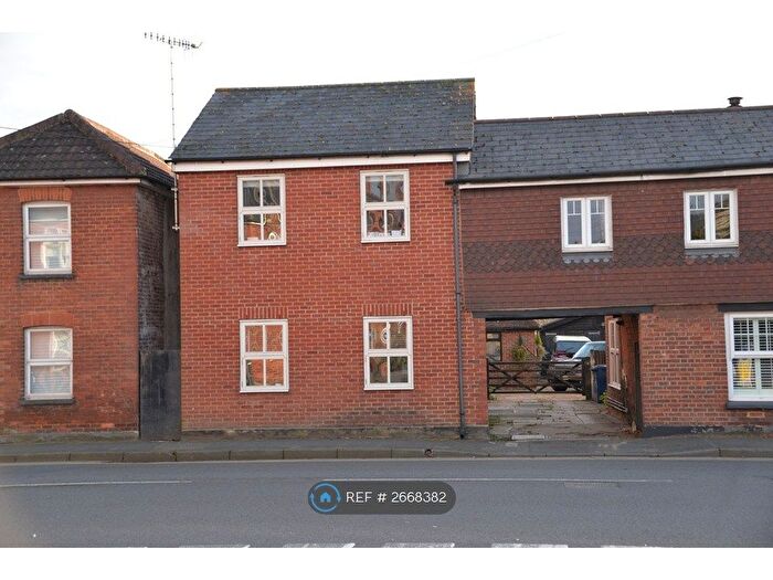 1 Bedroom Flat To Rent In Meadrow, Godalming, GU7