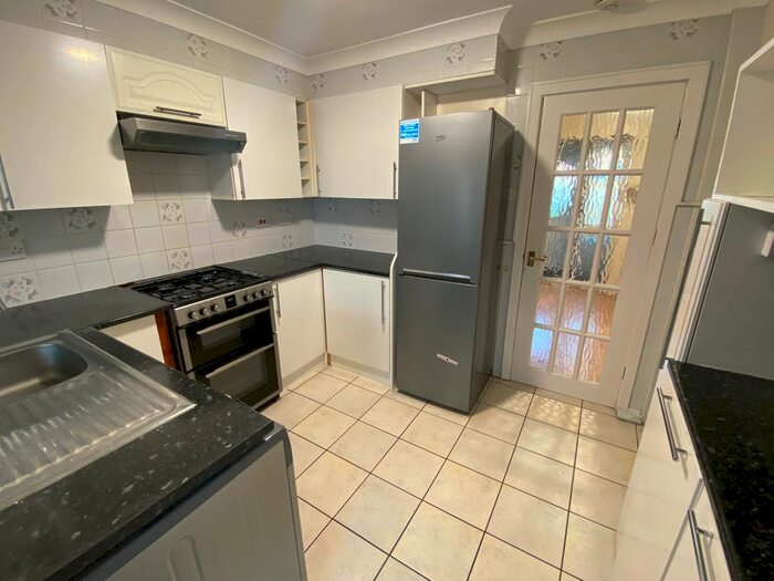 3 Bedroom Property To Rent In Eastwood Close, Leamington Spa, CV31