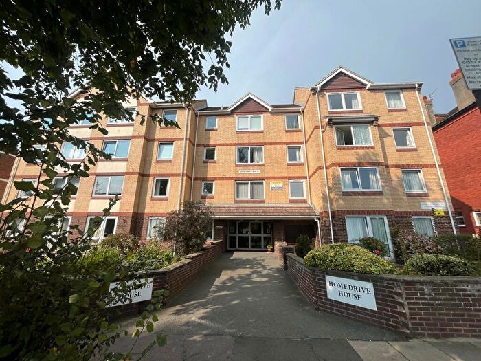 2 Bedroom Flat To Rent In The Drive, Hove, BN3