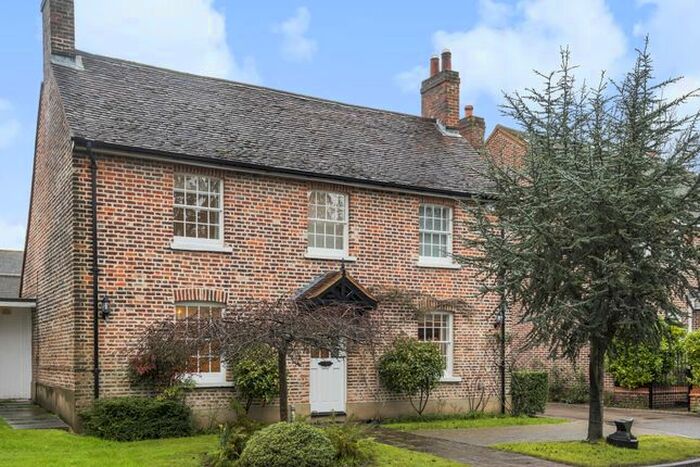 4 Bedroom Detached House For Sale In Coopers Lane, Northaw, Potters Bar, EN6