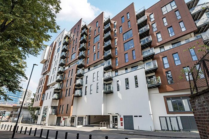 2 Bedroom Flat For Sale In John Donne Way, London, SE10